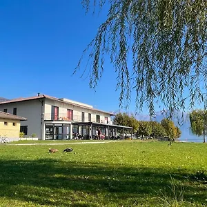 Lake Como Beach Hostel Italien